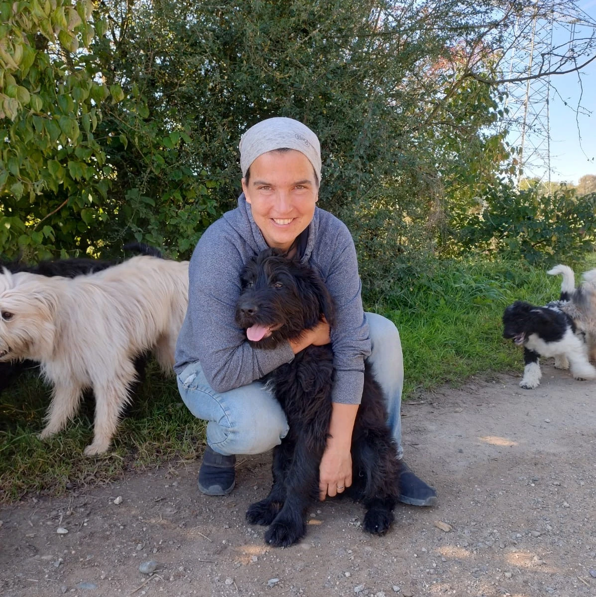 Trainerin Anne-Kathrin Rank mit Hund.